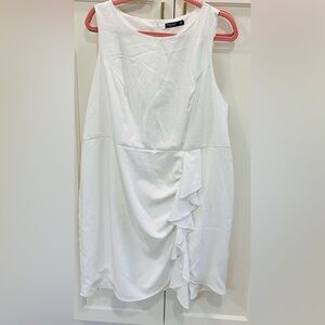 Elegant White Sleeveless Dress